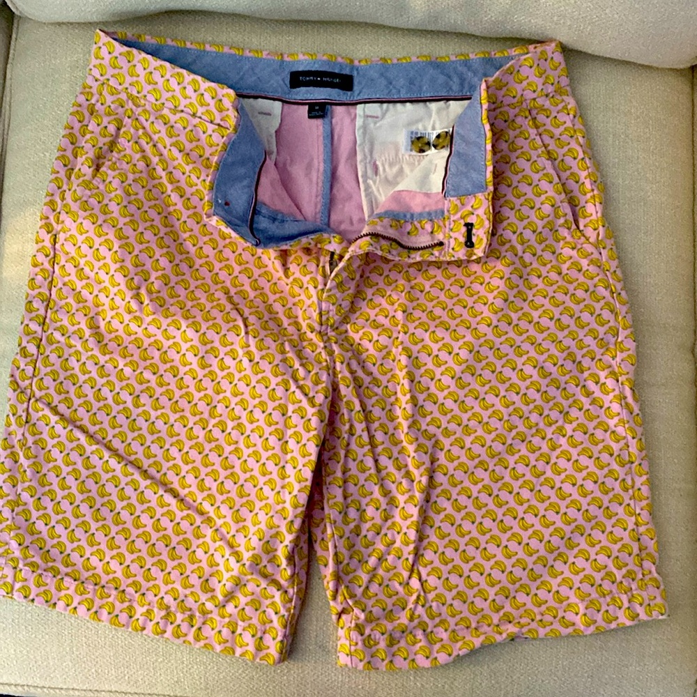 TH men’s cargo shorts, pink with bananas